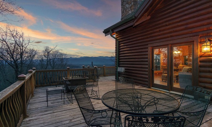 Marion Cabina | Days Like This | Pet Friendly, Charcoal Grill, Deck & Mountain Views! - 2 Bedroom, 2.5 Bathroom