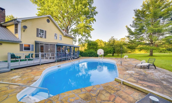 Dayton Casa | ¡NUEVO! Dayton Home con piscina, porche y terraza en 37 acres!