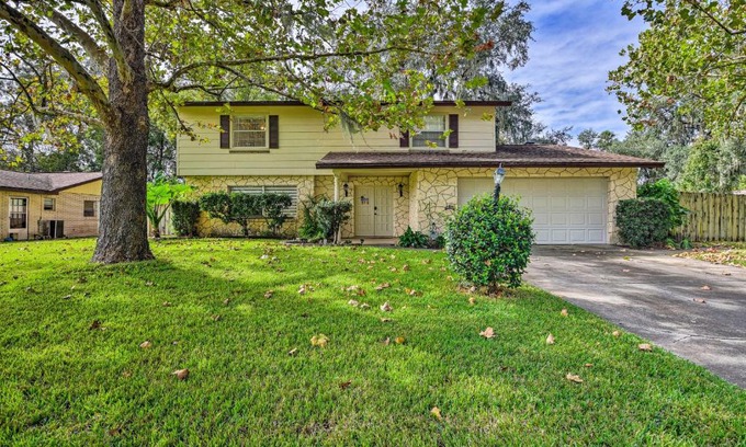 Port Orange Casa | Daytona Area Home about 3 Mi to Beach Swim and Explore!
