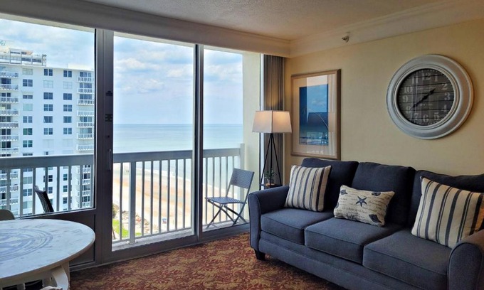 Ortona Park Casa | Daytona Beach Resort Unit #1215