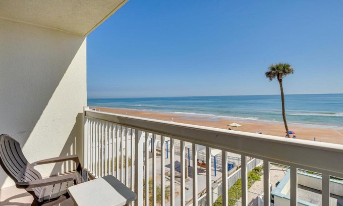 Ortona Park Apartamento | Daytona Beach Studio Condo with Ocean Views!