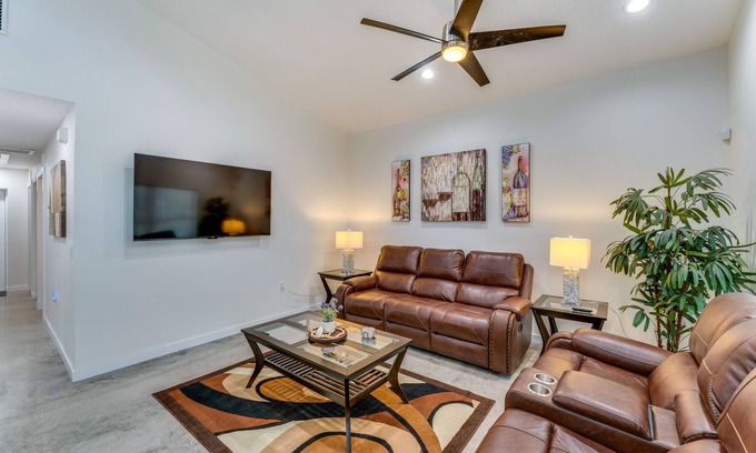 Holly Hill Casa | Daytona Beach Vacation Home ~ 4 Mi to Main St Pier