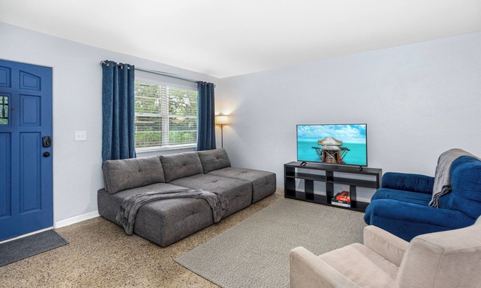 South Daytona Casa | Daytona's Dual Delight: Beach & Speedway Access