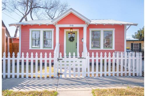 Southtown Casa | Dazzling 3 BR2 BA Home Near Downtown Tower Americas