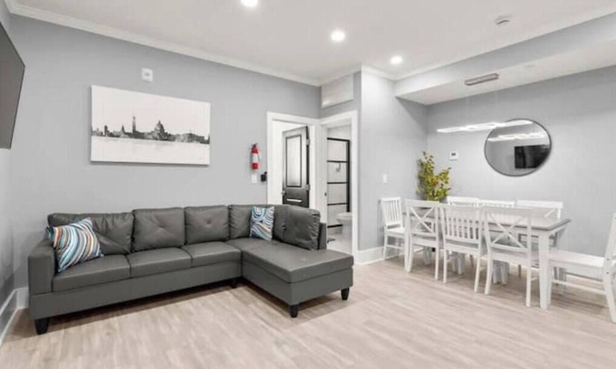 Kingman Park Apartamento | DC Penthouse: Rooftop+Views+3BD+Private Parking