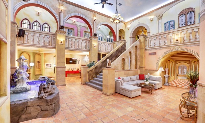 Spring Valley Casa | DD Glamorous 11BD/13BA Mansion Near Vegas Strip-3.7mi