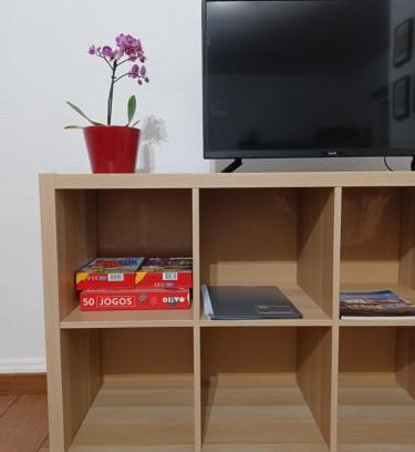 Lousa Apartamento | De Cá - suite com acesso independente e kitchenette