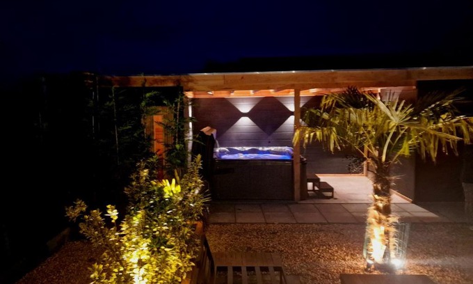 Sint-Annaland Chalet De Esquí | De droom van Zeeland met jacuzzi & Finse sauna