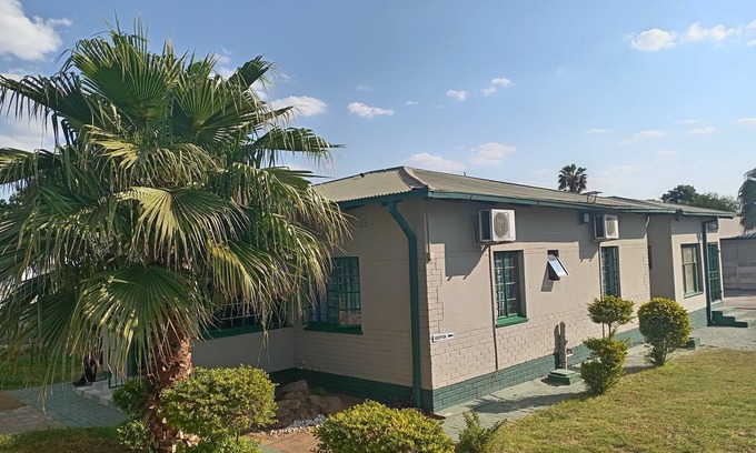 Polokwane Cabina | DE ELLAS BOUTIQUE LODGE