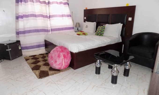 Ibadan Hotel | De Fellas Palace Hotel & Suites