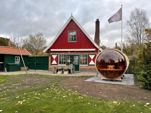 Lievelde Casa | De Kastanje 5-persoons met overdekte lounge en hottub, barrelsauna, stoomsauna, ligbad, sunshower, wifi