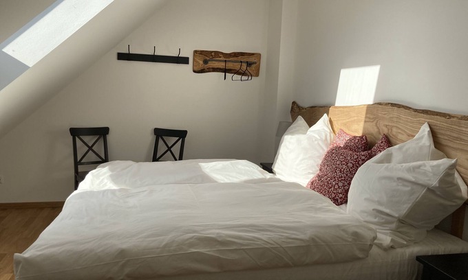 Lausnitz Apartamento | Helle Dachgeschoßwohnung mit Kamin