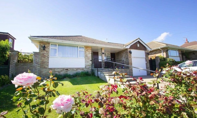 Rottingdean Casa | Dean Court Garden: 3 habitaciones, capacidad para 6 personas, estacionamiento, jardín, accesible, se admiten mascotas, WiFi