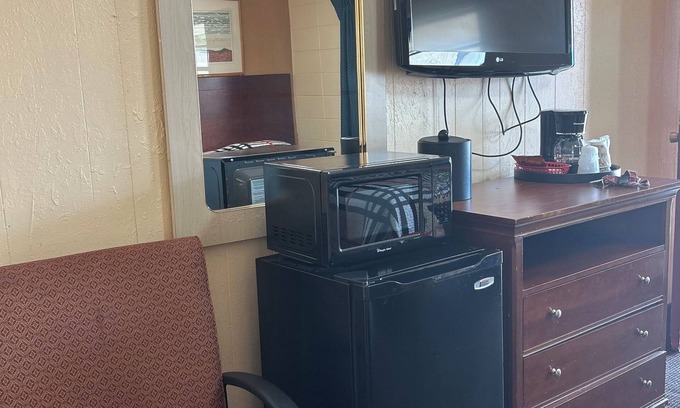 Grove Hill Hotel | deavers motel