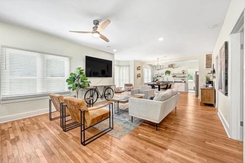 Siloam Springs Casa | Decca's Uptown Oasis