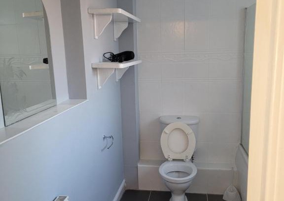 Dukinfield Casa | Decent Homes No 4- modern double room