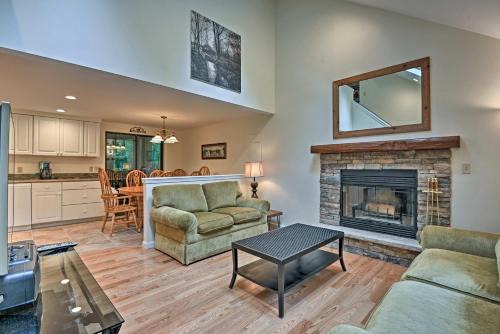 Pocono Lake Casa | Deck and Fire Pit Pocono Lake Home Near Skiing!