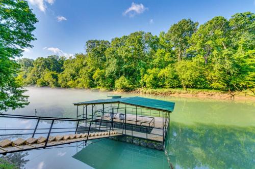 Heber Springs Casa | Deck and Gas Grill Riverfront Home in Heber Springs