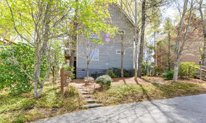 Cashiers Apartamento | Deck and Golf Course Views Inviting Cashiers Condo