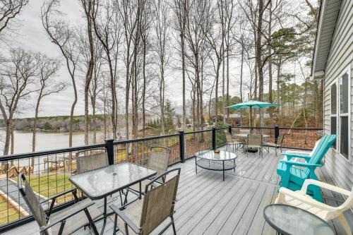 Bracey Apartamento | Deck and Lake Gaston Access Dog-Friendly Getaway