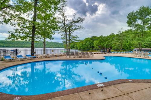 Lake Harmony Casa | Deck and Pool Access Lake Harmony Home!
