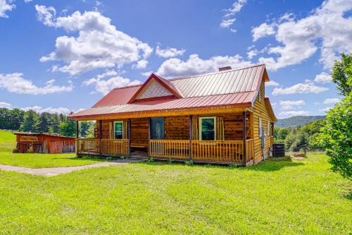 Piney Creek Casa | Deck and Scenic View Historic Cabin in Piney Creek!