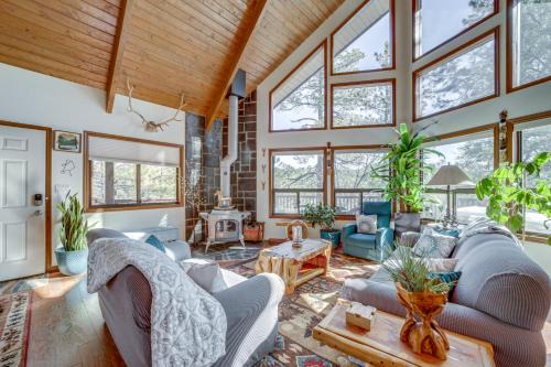 Munds Park Casa | Deck and Scenic Views Munds Park Cabin!