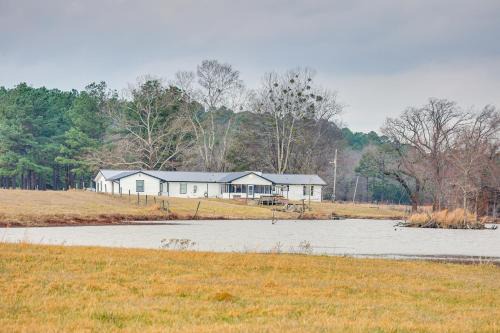 Hodgen Casa | Deck and Views Spacious Lake House Escape