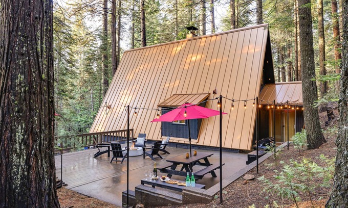 Dorrington Cabina | Deck & EV Charger: Pet-Friendly Arnold Cabin!