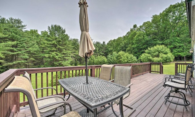 Benezette Casa | Deck, Fire Pit and Yard Mountain Escape!