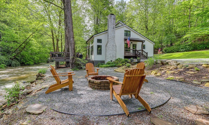 Ellijay Cabaña | Deck & Fire Pit Bliss: Mountaintown Creek Cottage!
