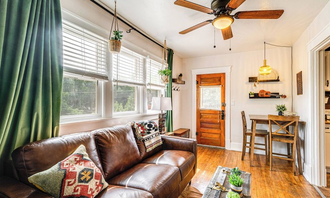Manitou Springs Condominio | Deck & Fire Pit: Manitou Mountain Retreat
