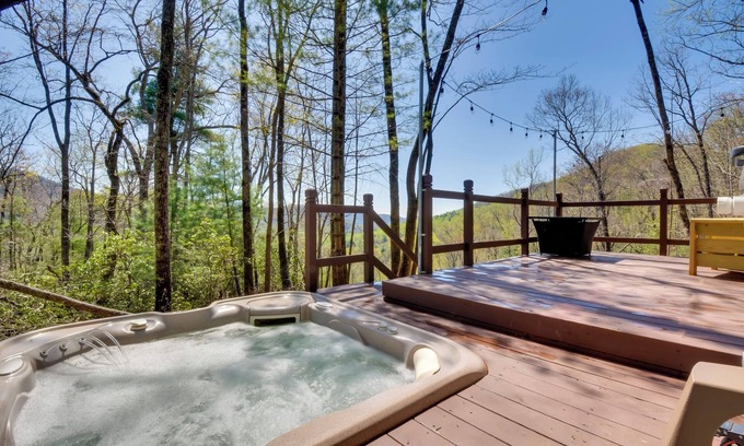 Mountain City Cabina | Deck & Fire Pit: Mtn-View Cabin in Rabun Gap