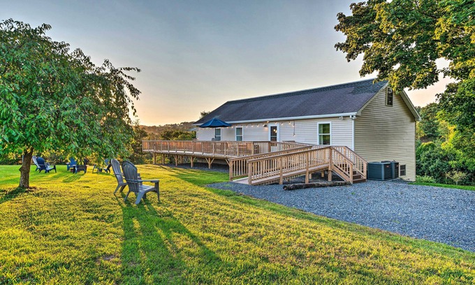 Rebuck Casa | Deck & Game Room: Home in Pennsylvania Countryside