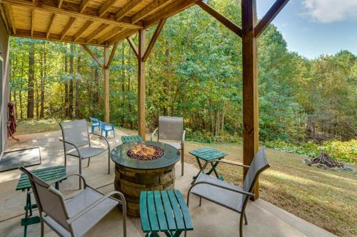 Bostic Casa | Deck, Grill and Fire Pit Blue Ridge Mountain Cabin!