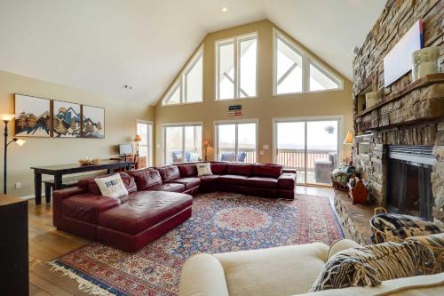 Sugar Mountain Casa | Deck, Grill and Fire Pit Sugar Mountain Retreat!