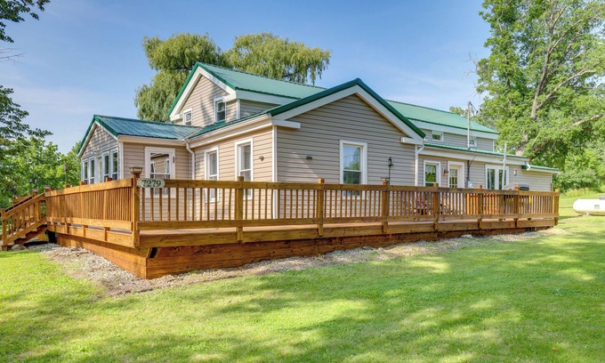Ovid Casa | Pet-Friendly Seneca Lake Home w/ Private Deck