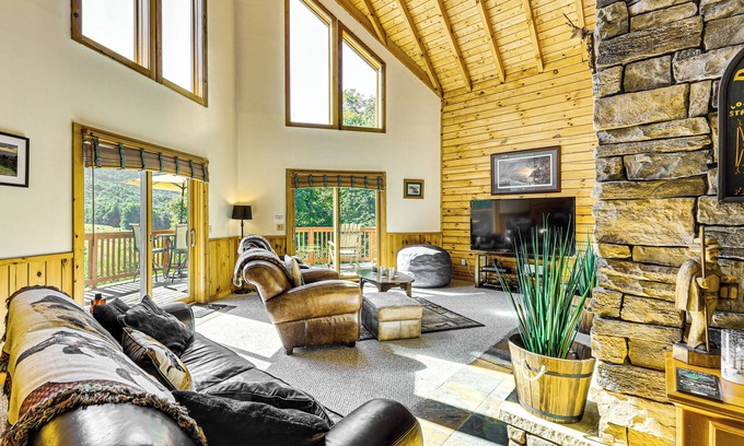 Mace Cabina | Deck & Mtn Views: Log Cabin By Snowshoe Mountain!