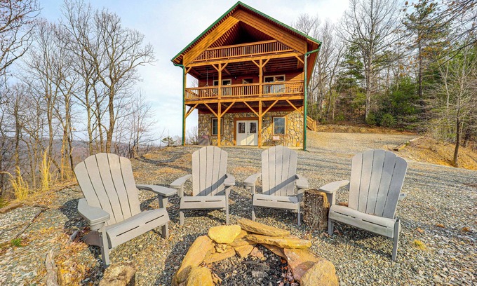 Purlear Cabina | Deck & Views: Blue Ridge Mountain Cabin