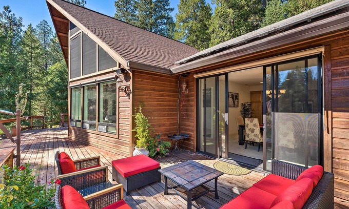 Glencoe Casa | Deck & Views: Lush A-Frame Cabin in Pioneer!