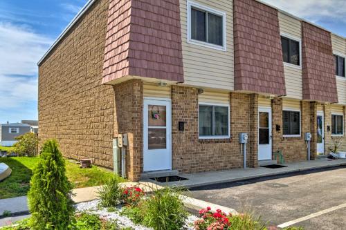 Caine Woods Casa | Deck with Canal Access Ocean City Townhome