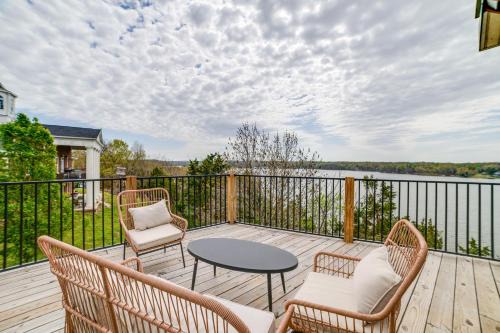Eddyville Casa | Deck with Lake Barkley Views Spacious Family Home!