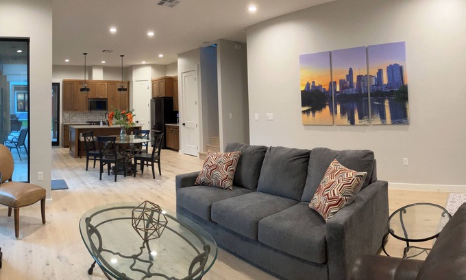 Hancock Casa | Decked-Out near DKR Stadium and UT 4-bedroom NEW house in the Heart of Austin!