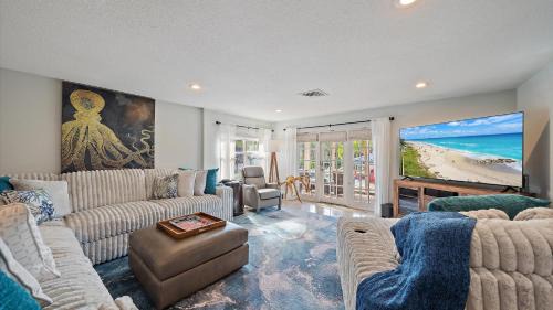 Whitney Beach Casa | Decked Out on Marbury