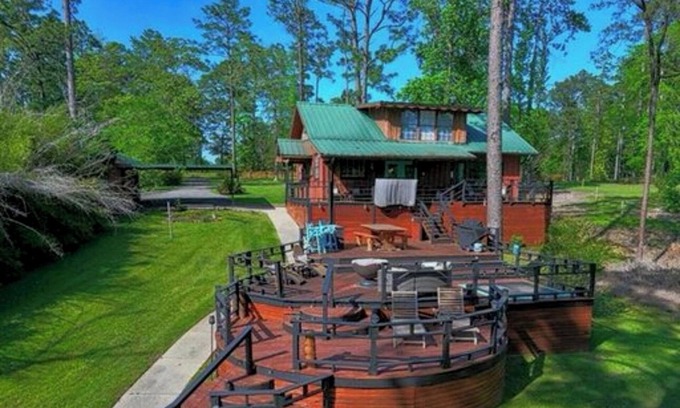 South Toledo Bend Casa | Decked Out was chosen by it's new owners for it's long history of great reviews.