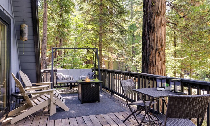 Arnold Cabina | Decks, Grills + Fire Pit: Camp Connell Hideaway!