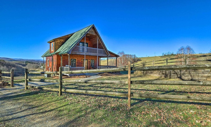 Laurel Springs Cabina | Decks & Panoramic Views: Rustic Sparta Cabin