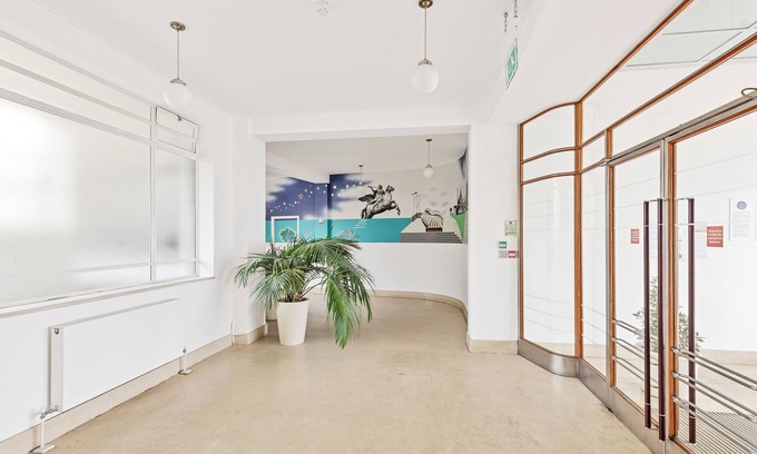 Hove Apartamento | Deco Seafront | By My Getaways