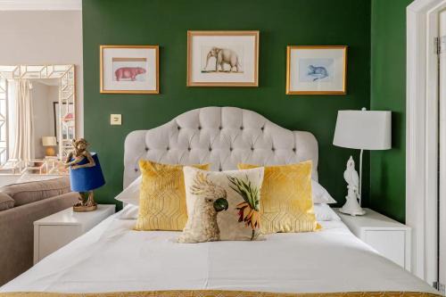 Brighton Apartamento | Deco Studio: King bed, kitchenette, stylish & comfortable