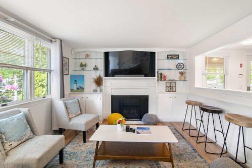 Harwich Casa | Deeded Pond Access Ping Pong